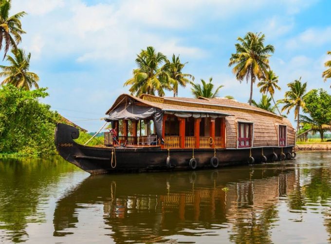 Alleppey 2D/1N Deluxe Honeymoon Package