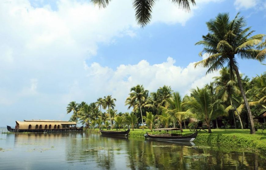 Kumarakom 2D/1N Deluxe Honeymoon Package