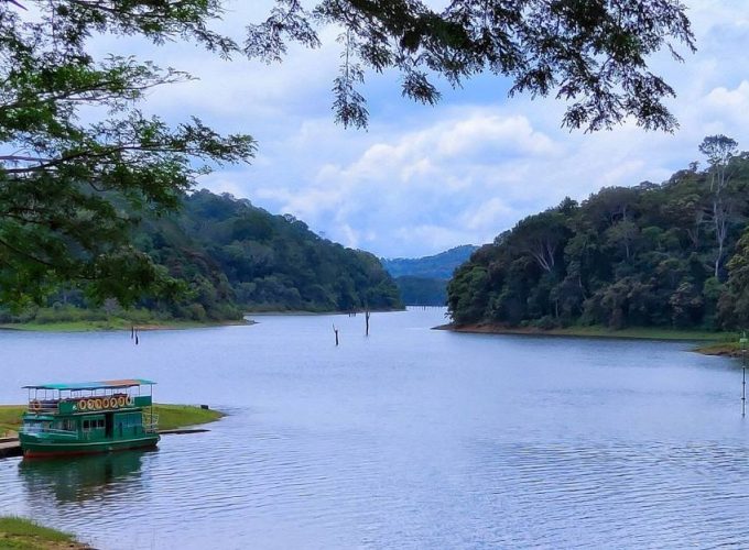 Thekkady 2D/1N Budget Honeymoon Package