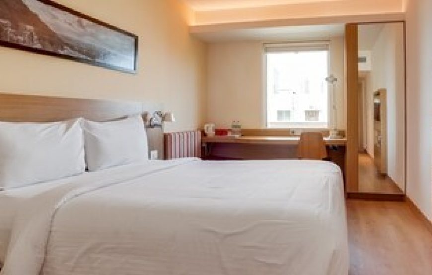 Standard Queen Room with extra Benefits